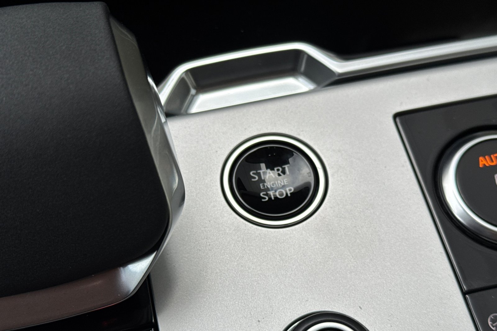 New 2027 Obsidian Black Satin Land Rover SE image 26