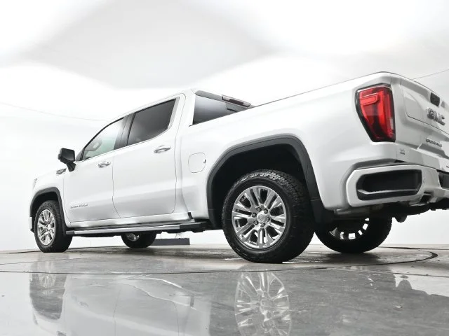 Used 2019 WHITE FROST TRICOAT GMC Denali image 28