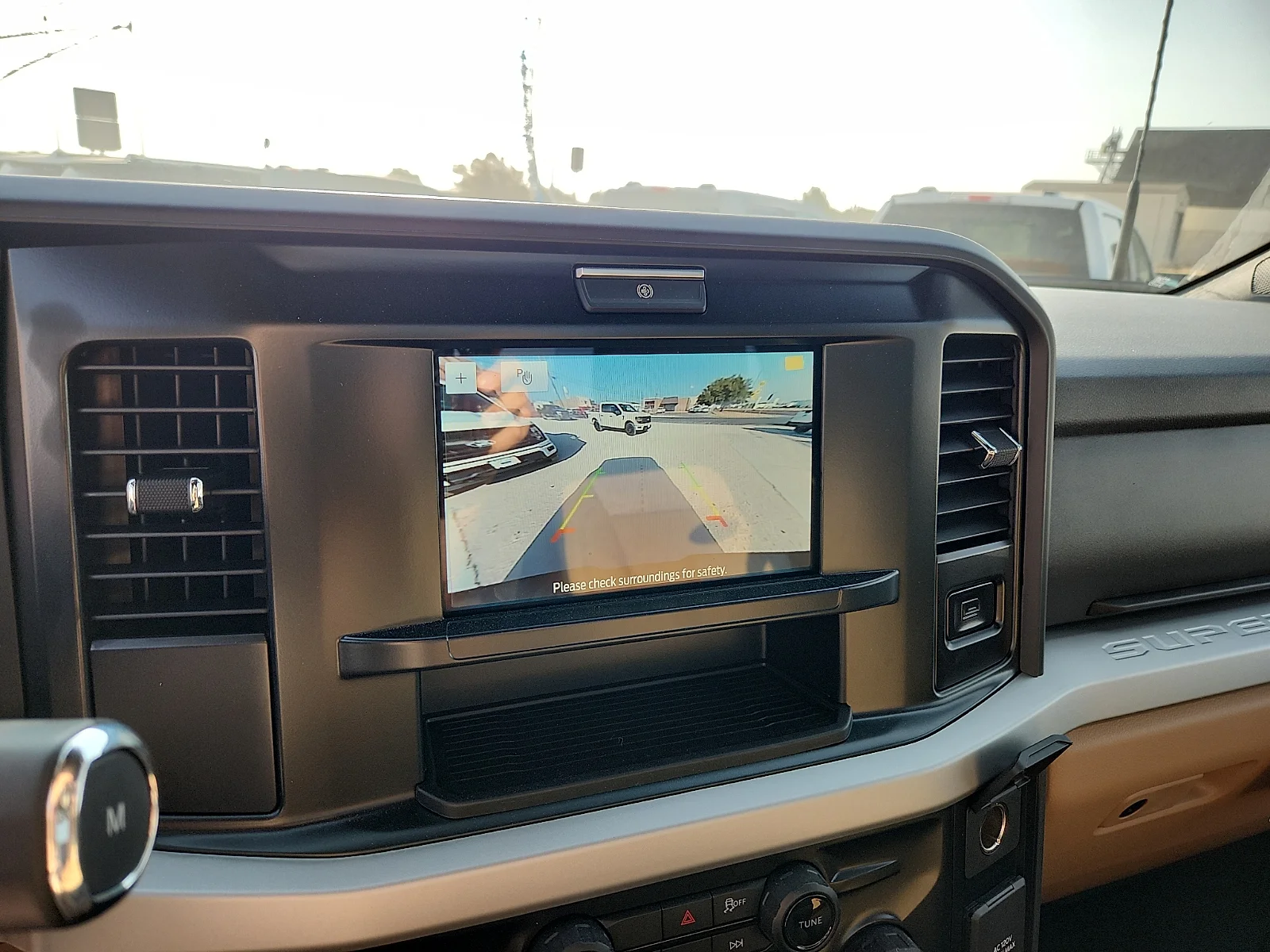 New 2027 Oxford White Ford XLT image 23