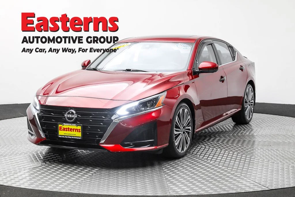Used 2023 Red Nissan 2.5 SL image 1