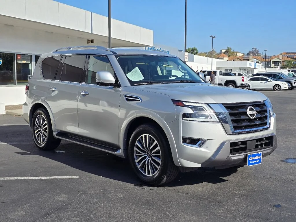 Used 2024 Silver Nissan SL image 5