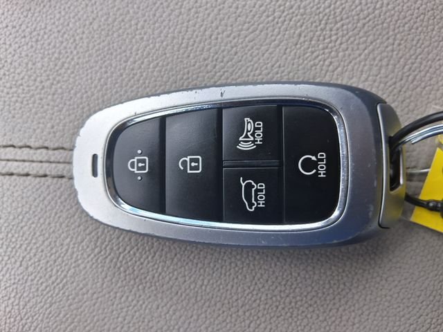 Used 2024 White Hyundai SEL image 15