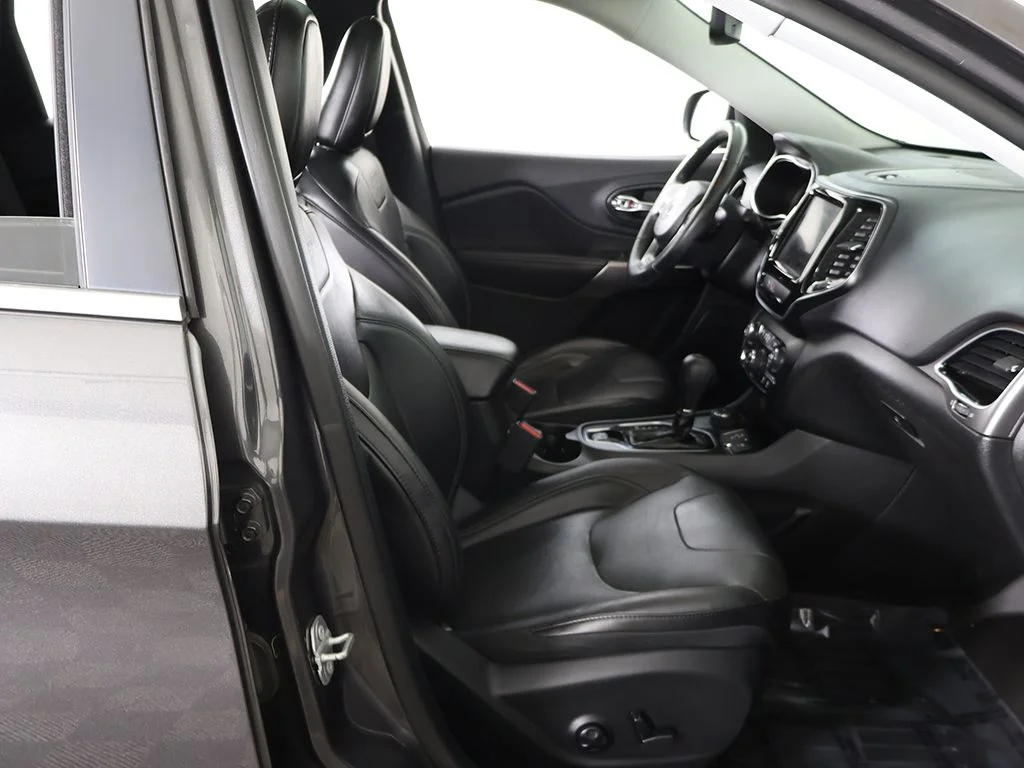 Used 2019 Gray Jeep Limited image 33