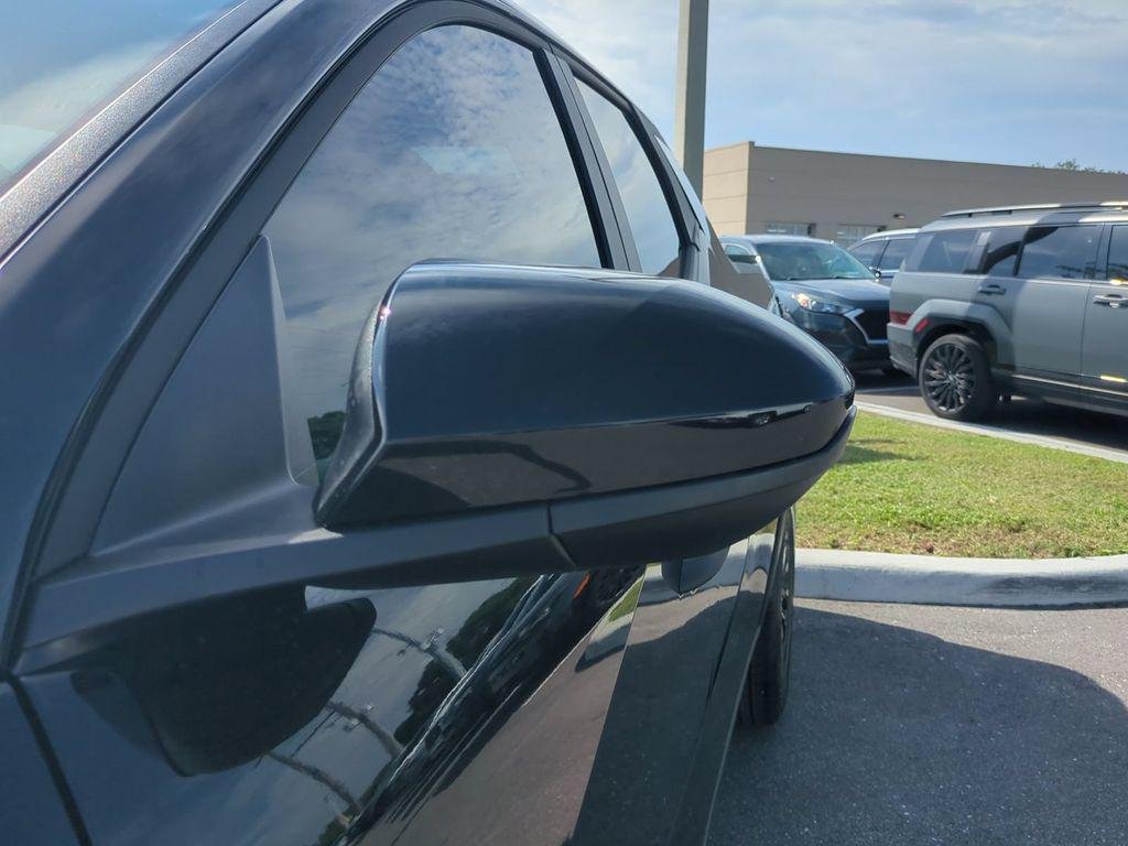 New 2027 Black Hyundai SE FWD image 12