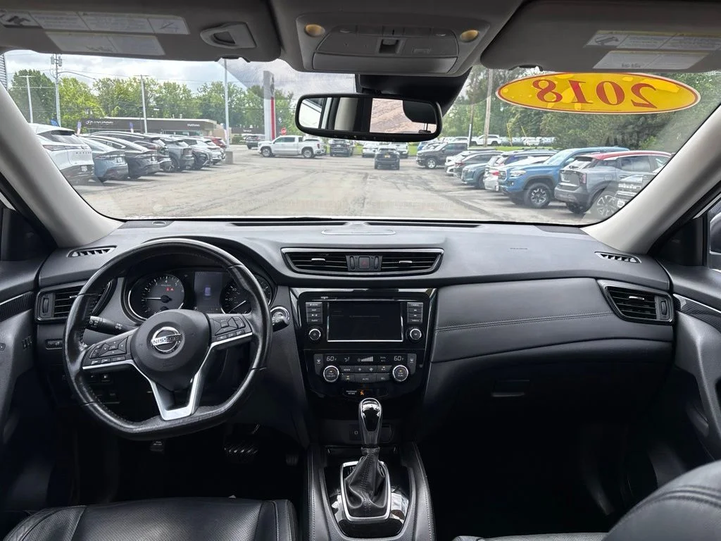 Used 2018 White Nissan SL image 15