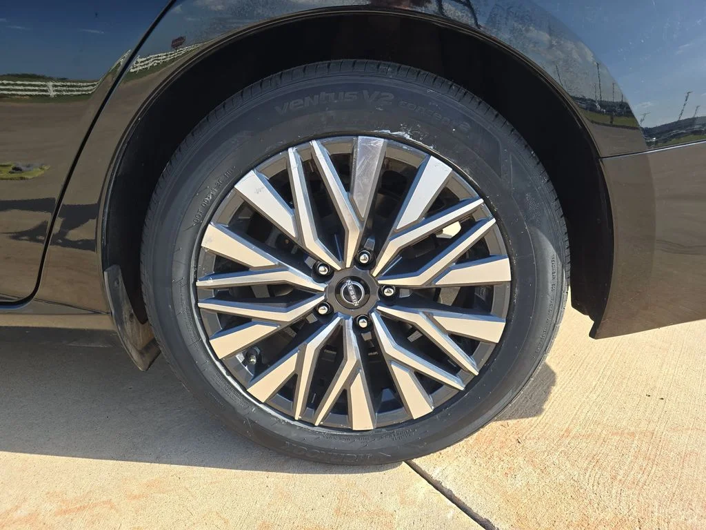 Used 2024  Nissan 2.5 SV image 31