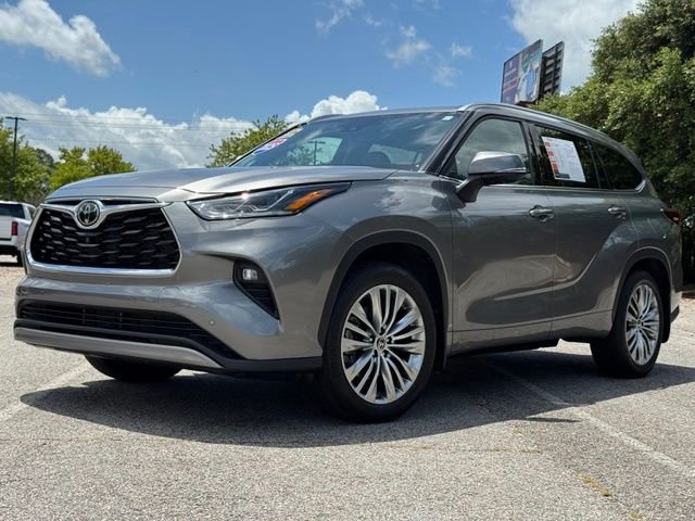Used 2025  Toyota Platinum image 4