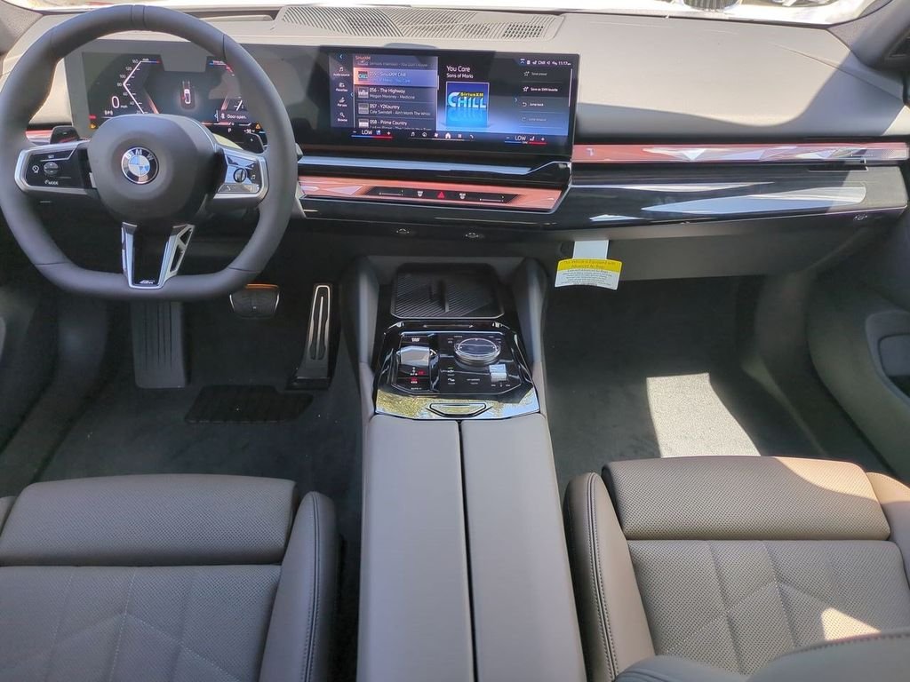 New 2027 Mineral White Metallic BMW 530i xDrive image 15