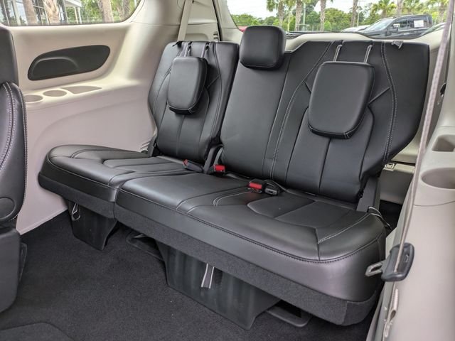 2024 Chrysler Pacifica Touring L - Photo 17
