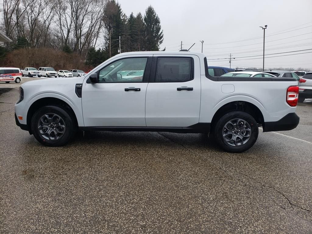 New 2025 Space White Metallic Ford XLT image 7