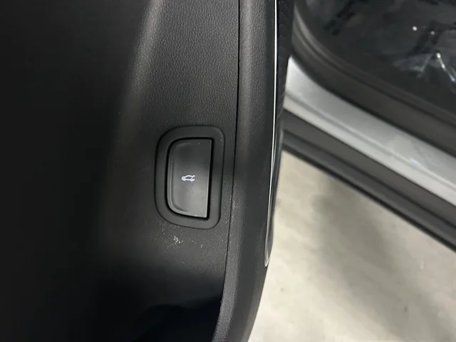 Used 2025 GRAY GMC FWD Elevation image 25