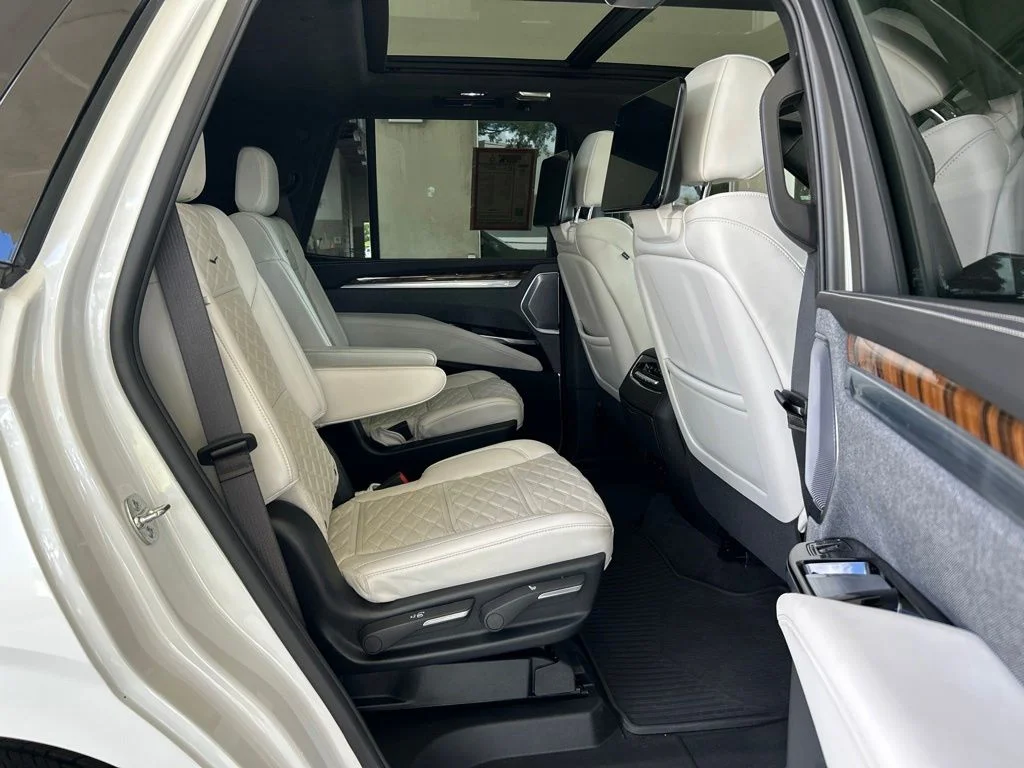 Used 2025 White Cadillac Sport Platinum image 39