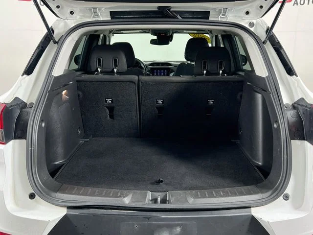 Used 2022 White Chevrolet LT image 25