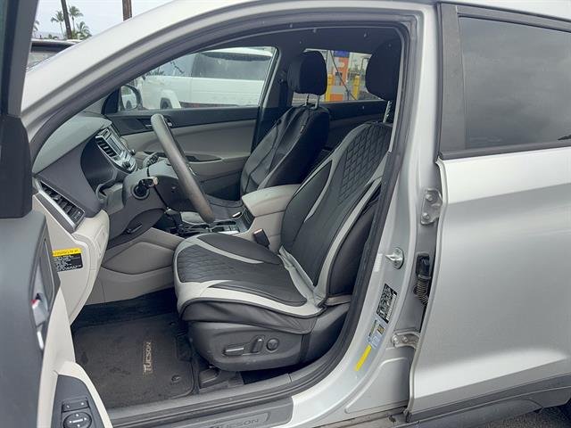 Used 2016 Molten Silver Hyundai SE image 5