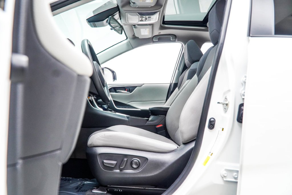Used 2025 White Toyota XLE image 38