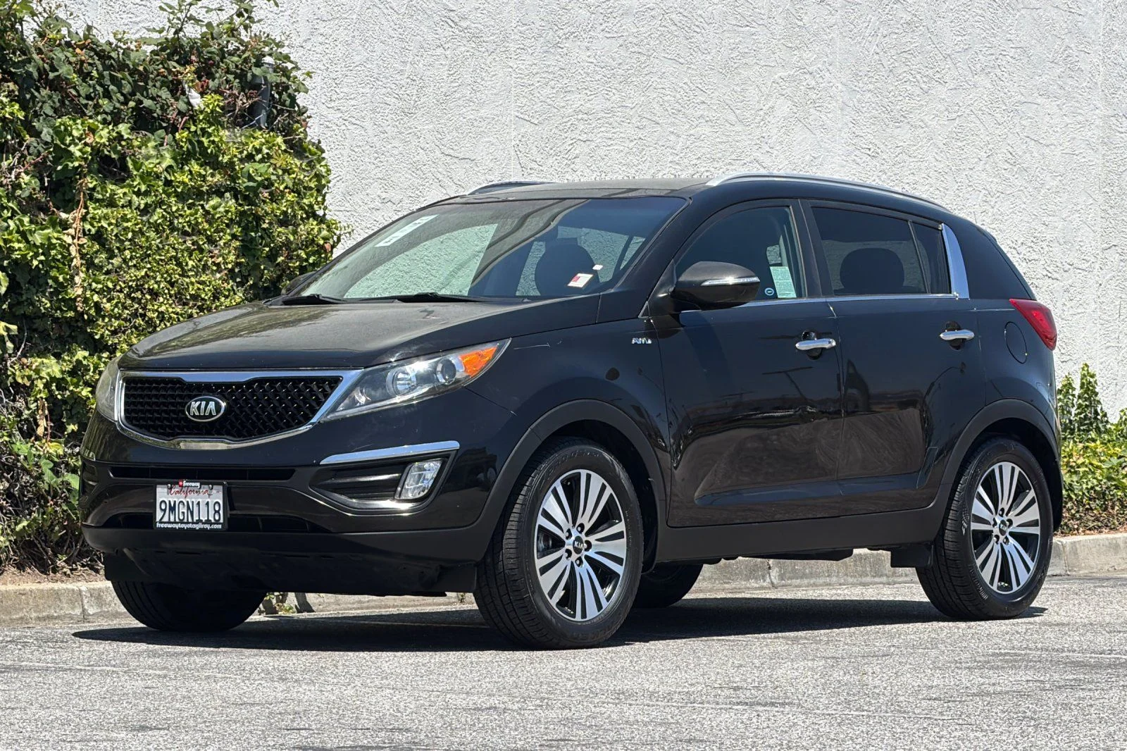 Used 2015 Black Kia EX image 9
