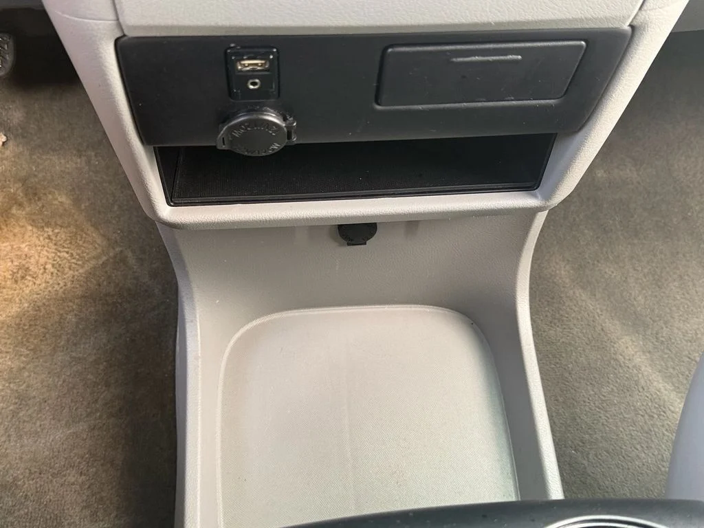 Used 2015 White Toyota LE image 21