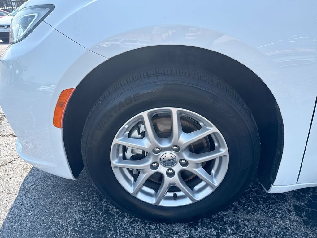 Used 2024 White Chrysler Touring L image 33