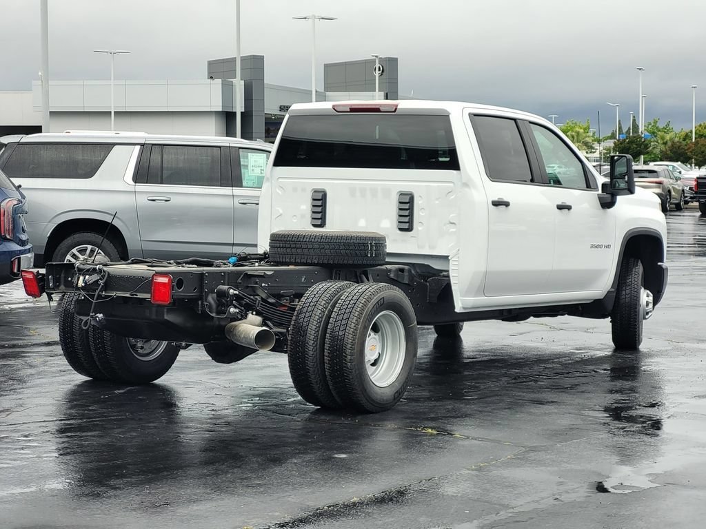 2026 Chevrolet Silverado 3500 HD Chassis Cab Work Truck view 4