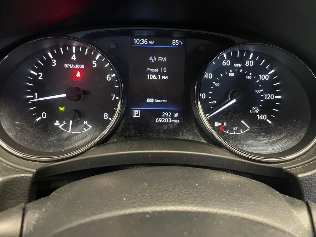 Used 2022 Gray Nissan SV image 7
