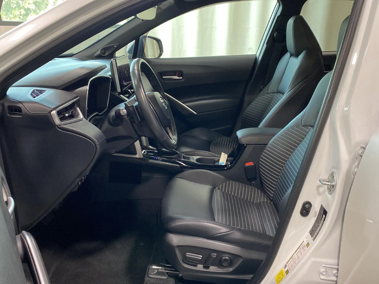 Used 2024 Wind Chill Pearl Toyota XSE image 19