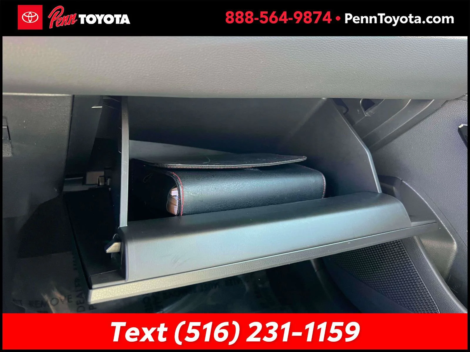 Used 2019 CLASSIC SILVER METALLIC Toyota XSE image 32