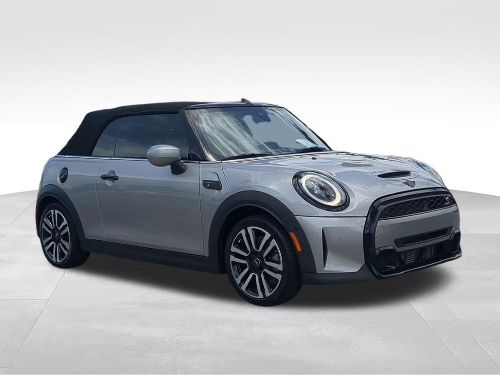Used 2024 Silver MINI Iconic image 2