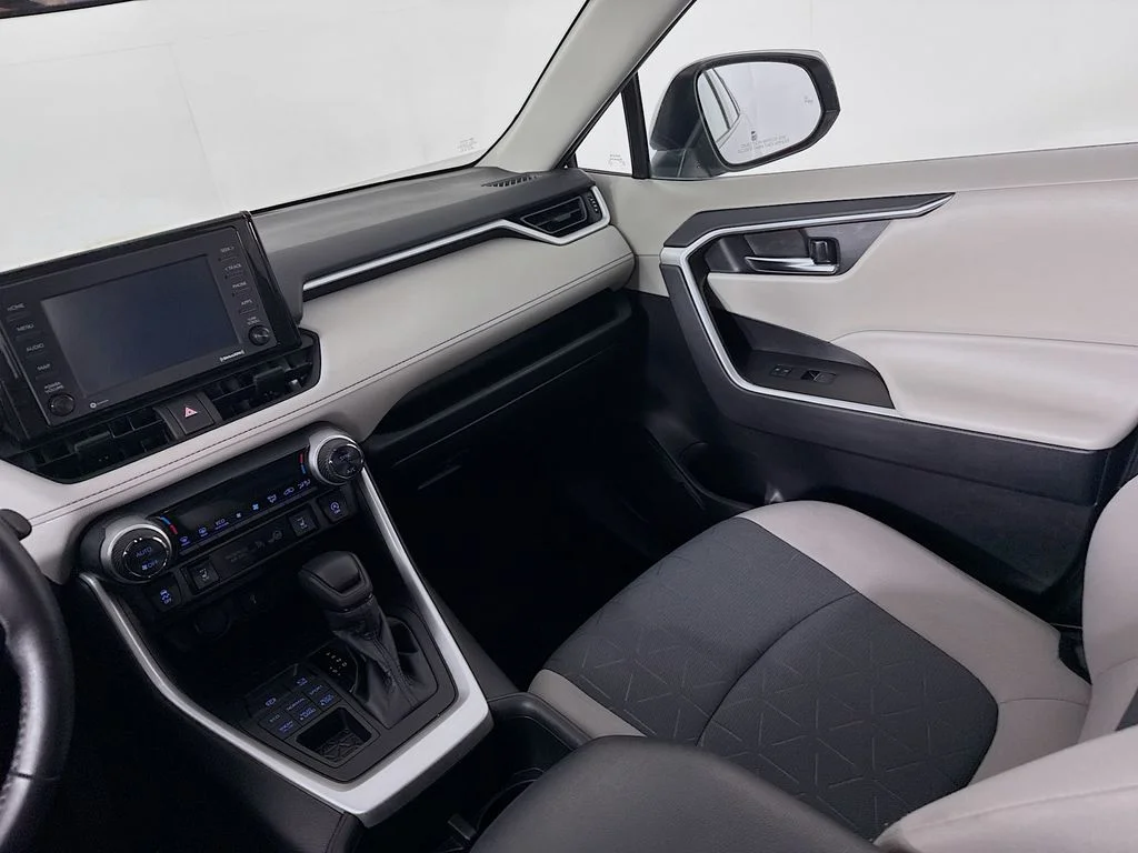 Used 2022 Silver Toyota XLE image 24