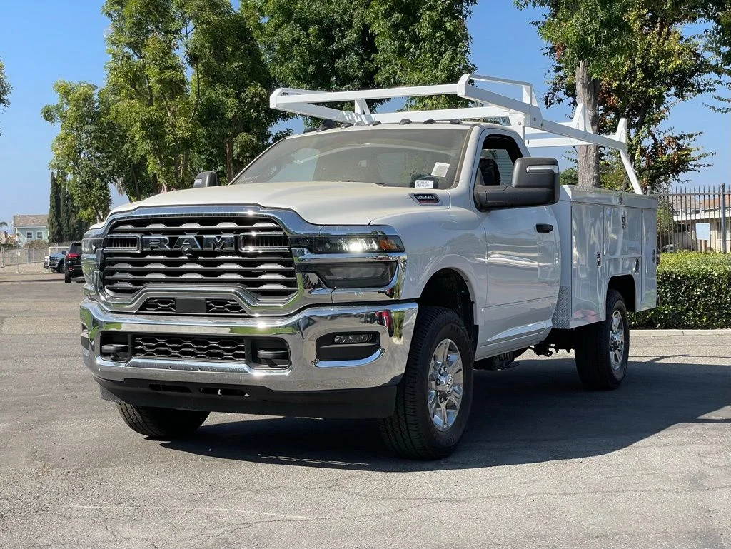 2025 RAM 3500 Chassis Tradesman - Photo 2