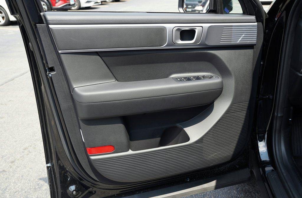 New 2026 Phantom Black Hyundai SE image 8