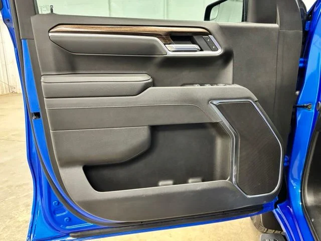 Used 2025 Blue Chevrolet RST image 18
