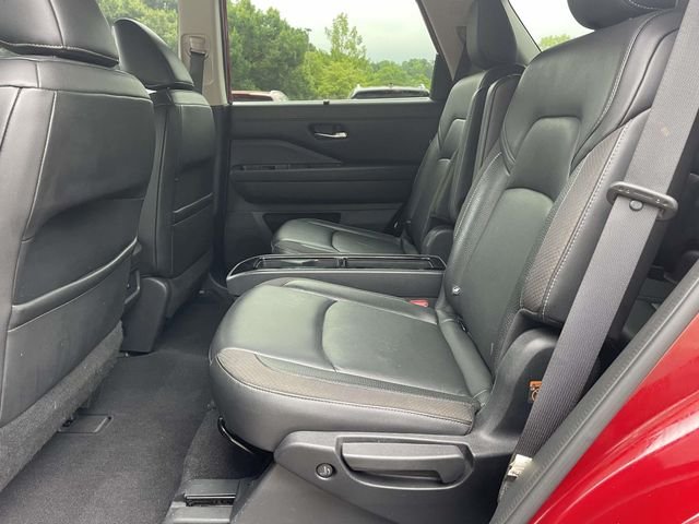 Used 2022 Scarlet Nissan SL image 11