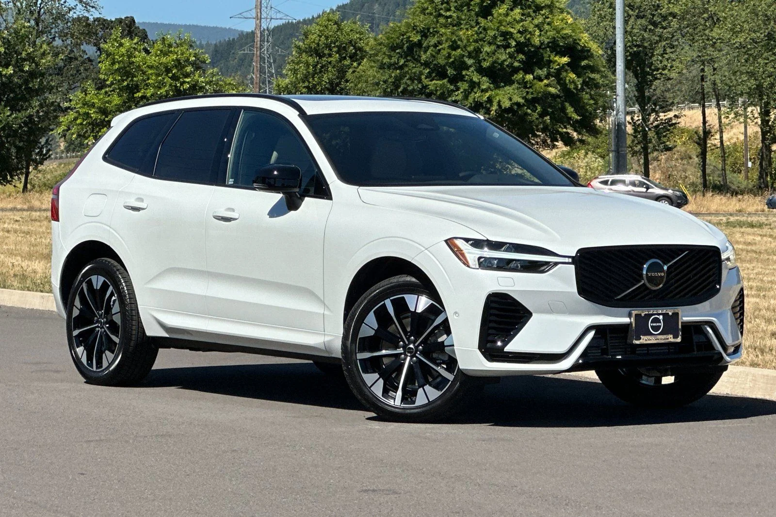 New 2026 Crystal White Volvo Plus image 1