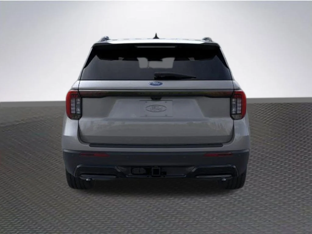 New 2026 Carbonized Gray Metallic Ford ST-Line image 5