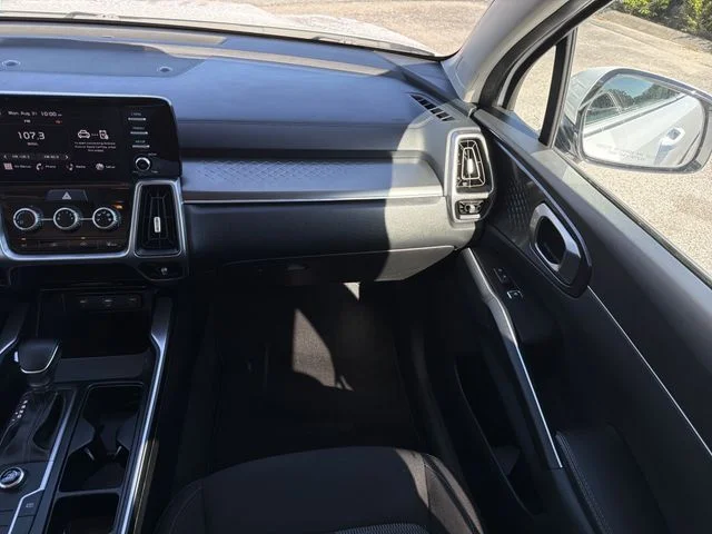 Used 2022 White Kia LX image 16
