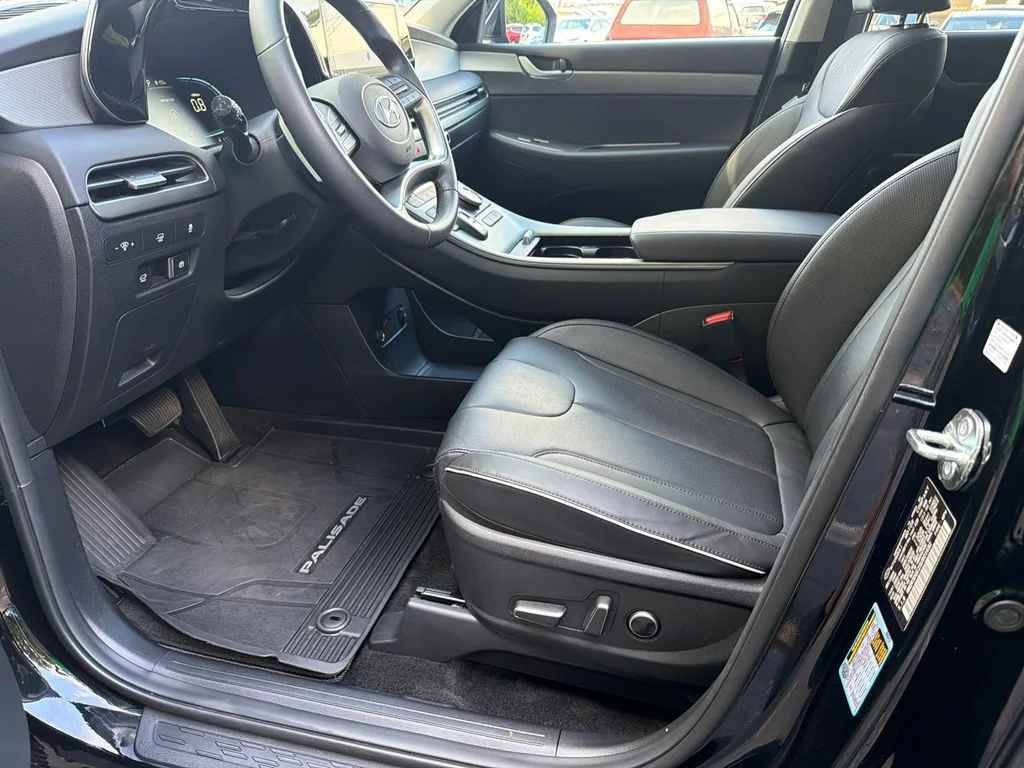 Used 2025 Black Hyundai XRT image 9
