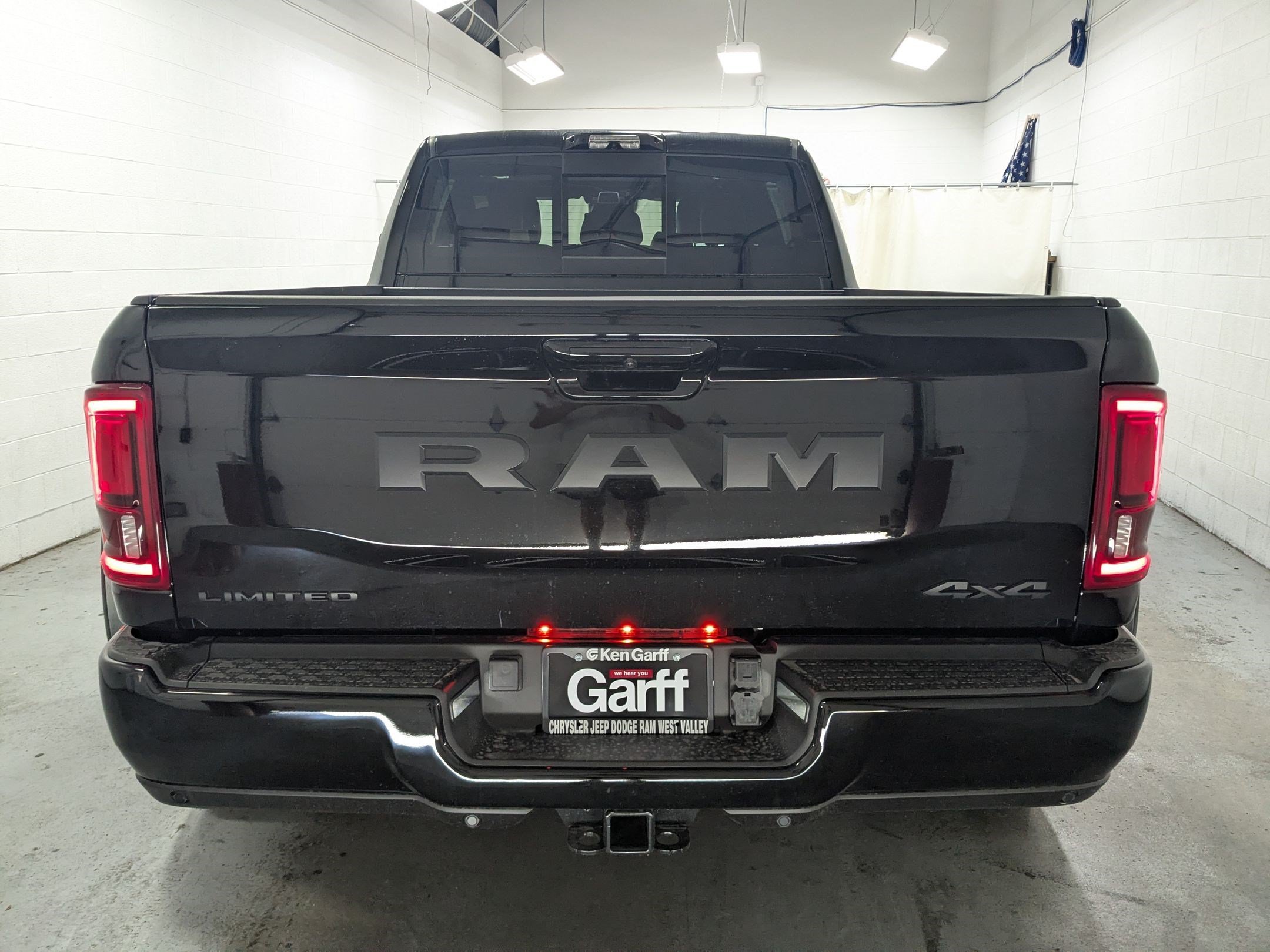 New 2026 Diamond Black Crystal Pearl-Coat Exterior Paint RAM Limited image 5