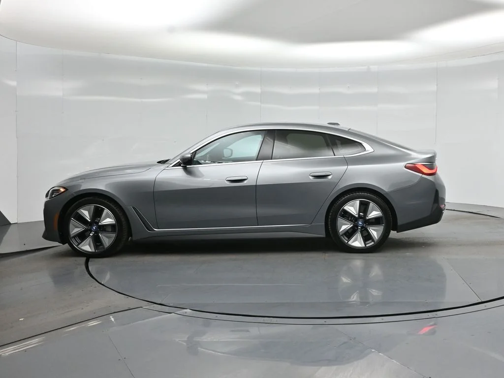Used 2023 Gray BMW eDrive40 image 31