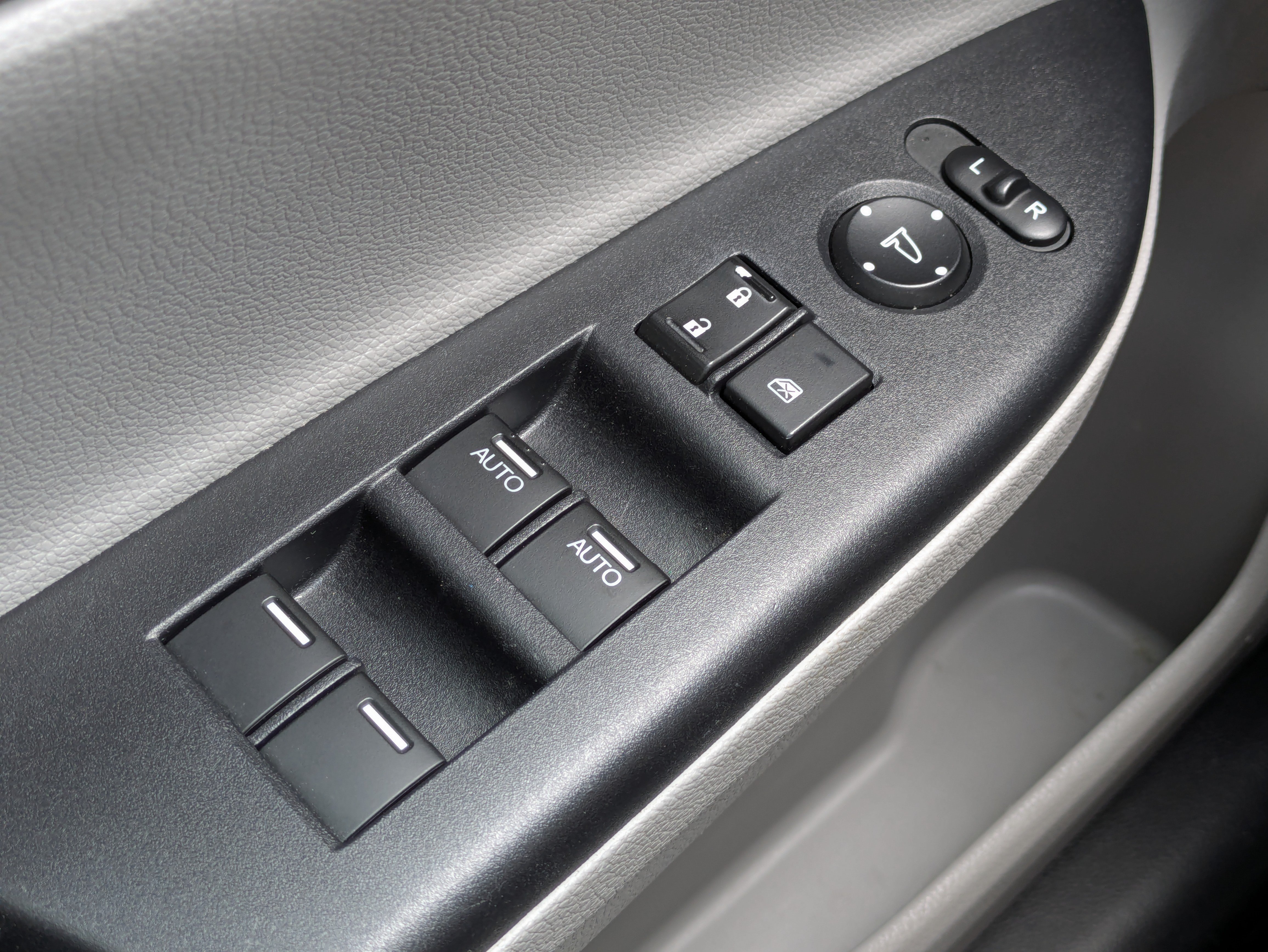 Used 2017 Gray Honda EX-L image 19