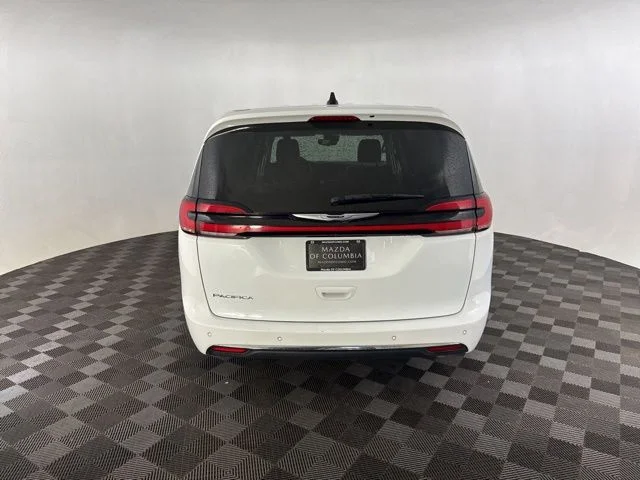 Used 2023 White Chrysler Touring L image 6