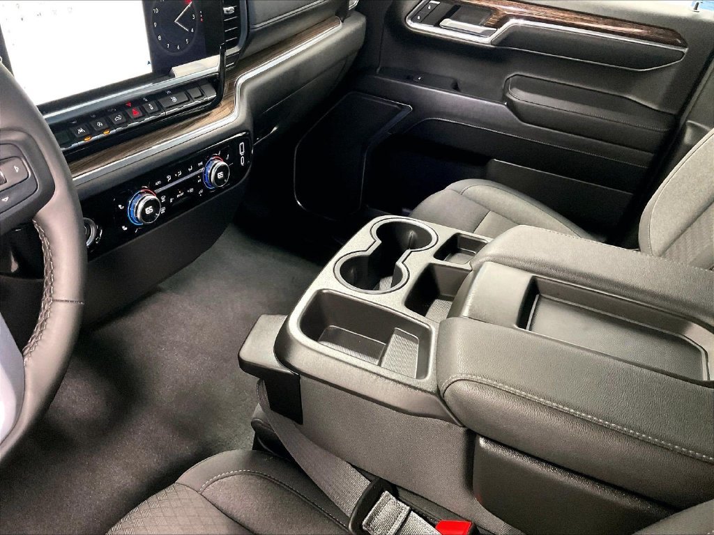 Used 2024 White GMC Elevation image 20