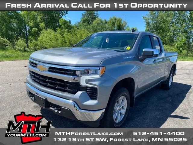 Used 2023 Gray Chevrolet LT image 4