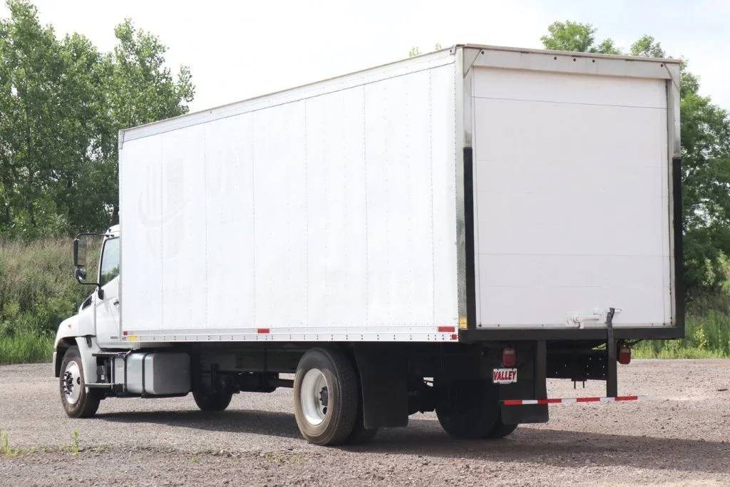 Used 2020  Hino 268 image 7