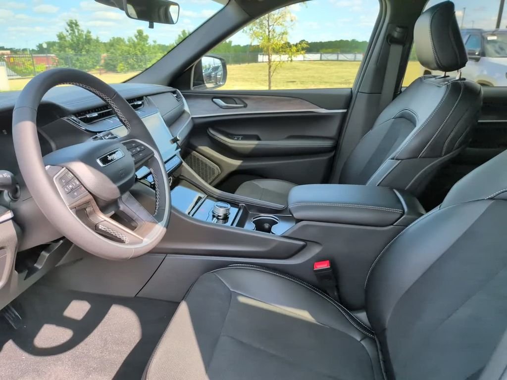 New 2026 Silver Zynith Exterior Paint Jeep Laredo image 17