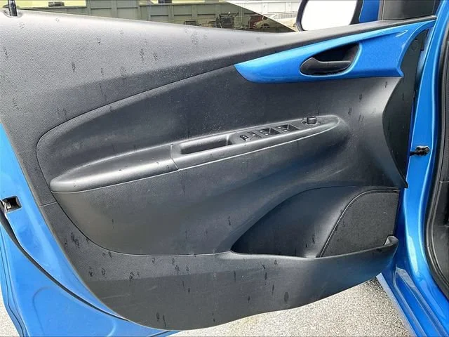 Used 2017 (Metallic Paint.) Chevrolet LT image 9
