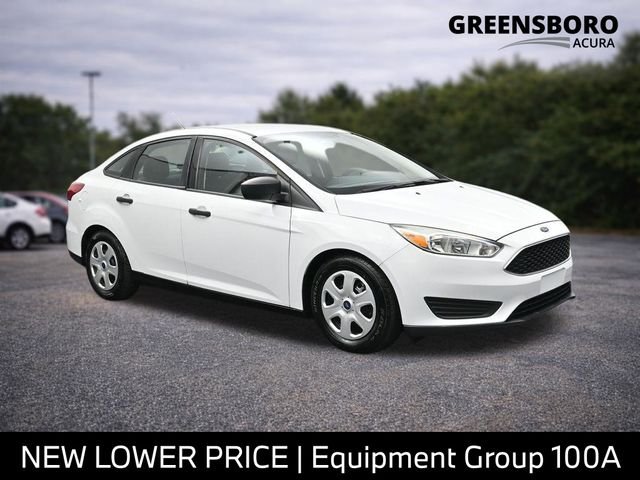 2015 Ford Focus Sedan S's photo
