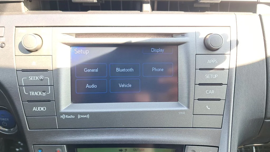 Used 2015 White Toyota Three image 19