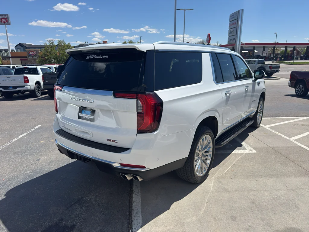 Used 2025 White GMC Denali image 5