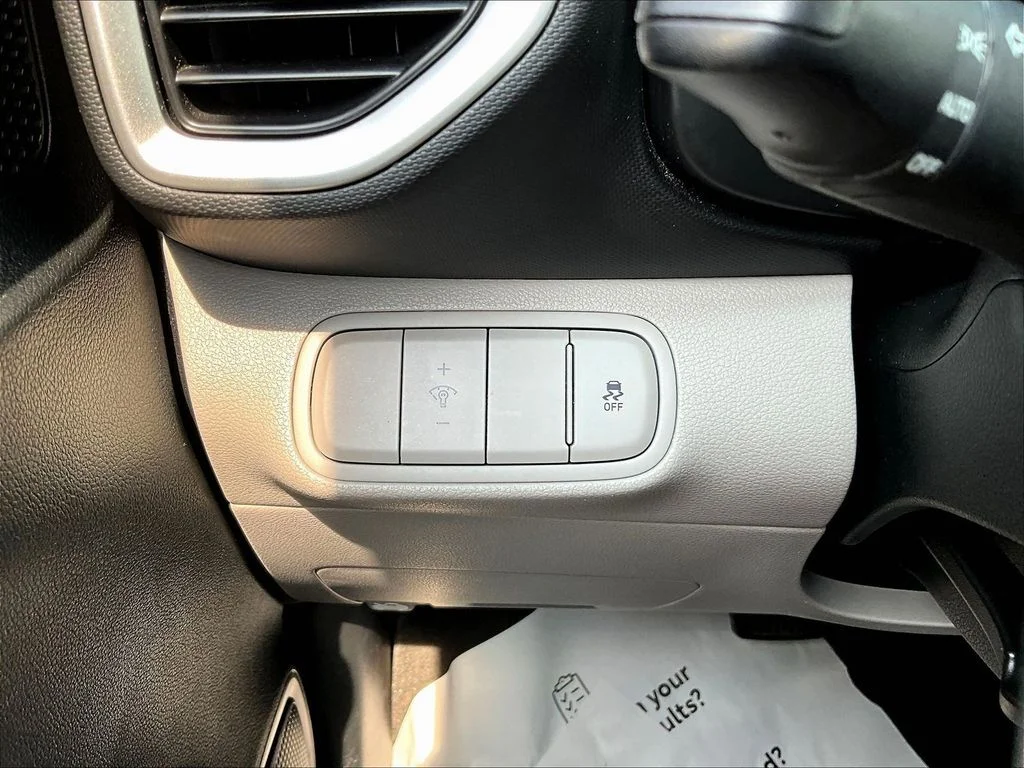 Used 2023 White Hyundai SEL image 14