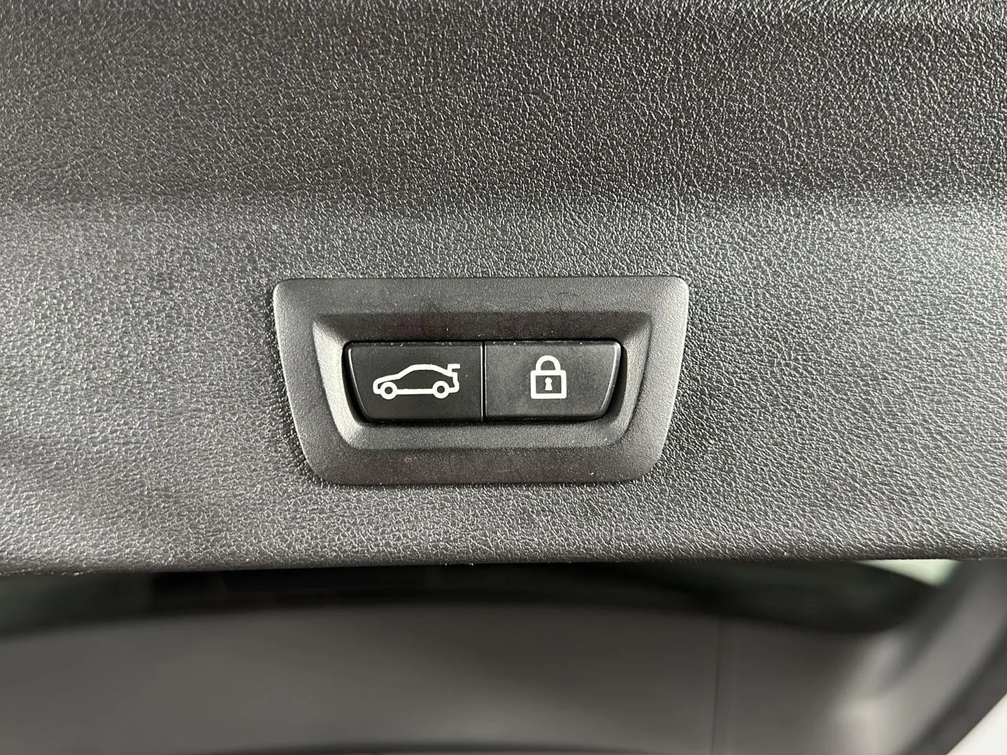 Used 2023 Dark Graphite Metallic BMW xDrive30i image 26